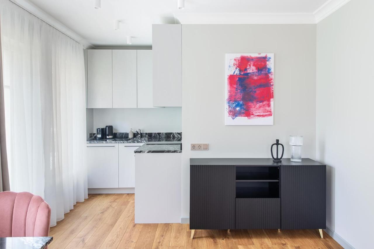 Apartment Place No. 2 *